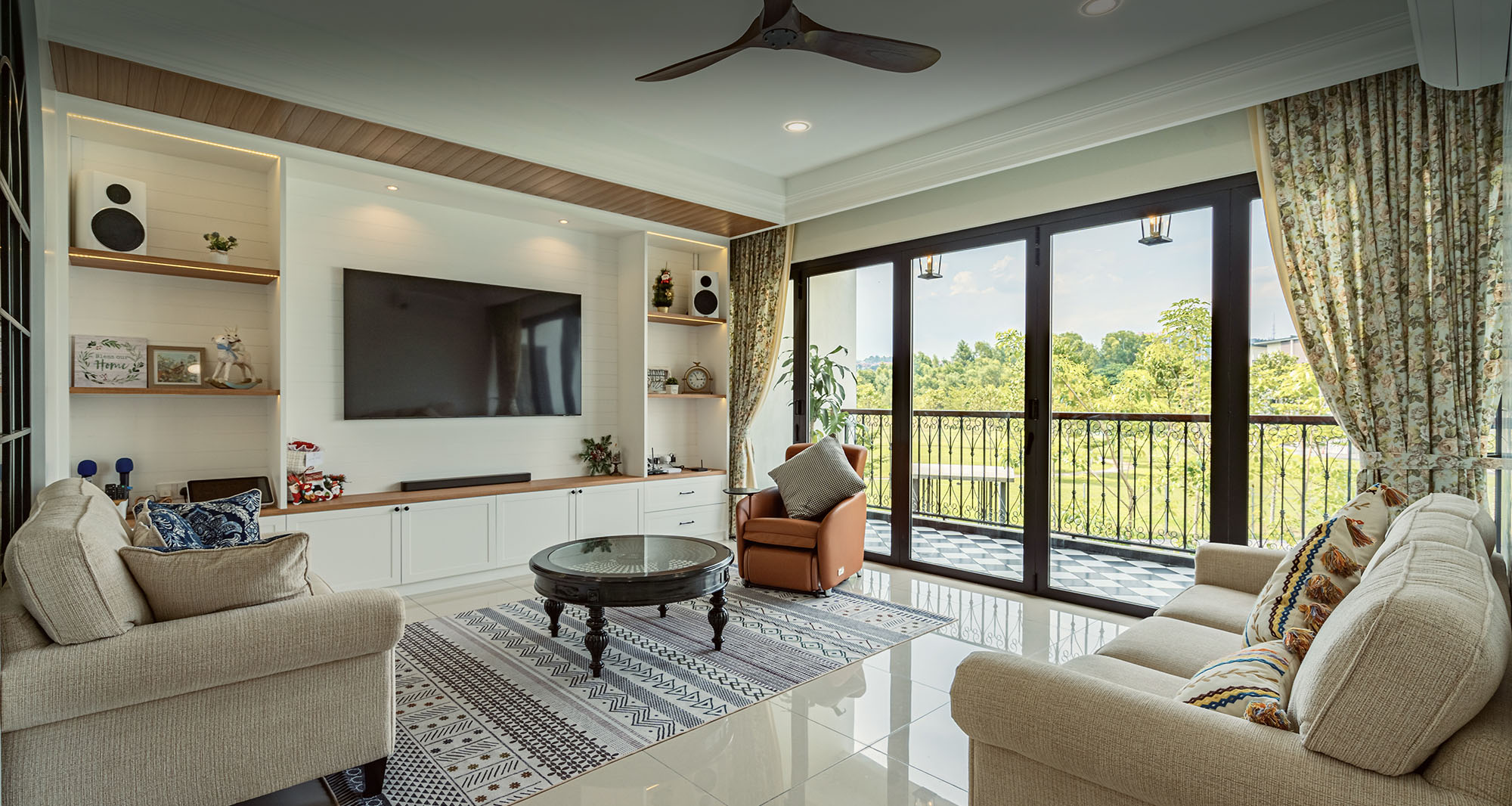 DM Boutique main banner